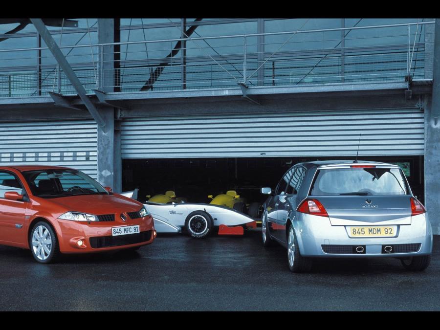  Renault Megane RS 2004 года  (фото 24 из 34)